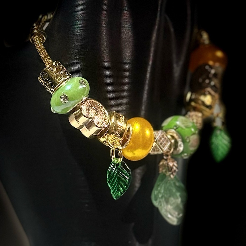 Elegant Green and Gold Charm Bracelet - Picture 3 of 6